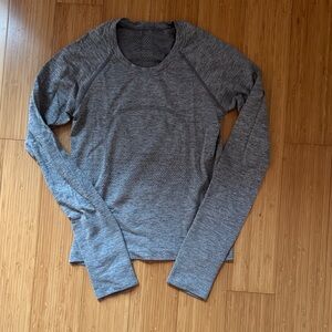 Lululemon size 0 Gray Long Sleeve Athletic Top
